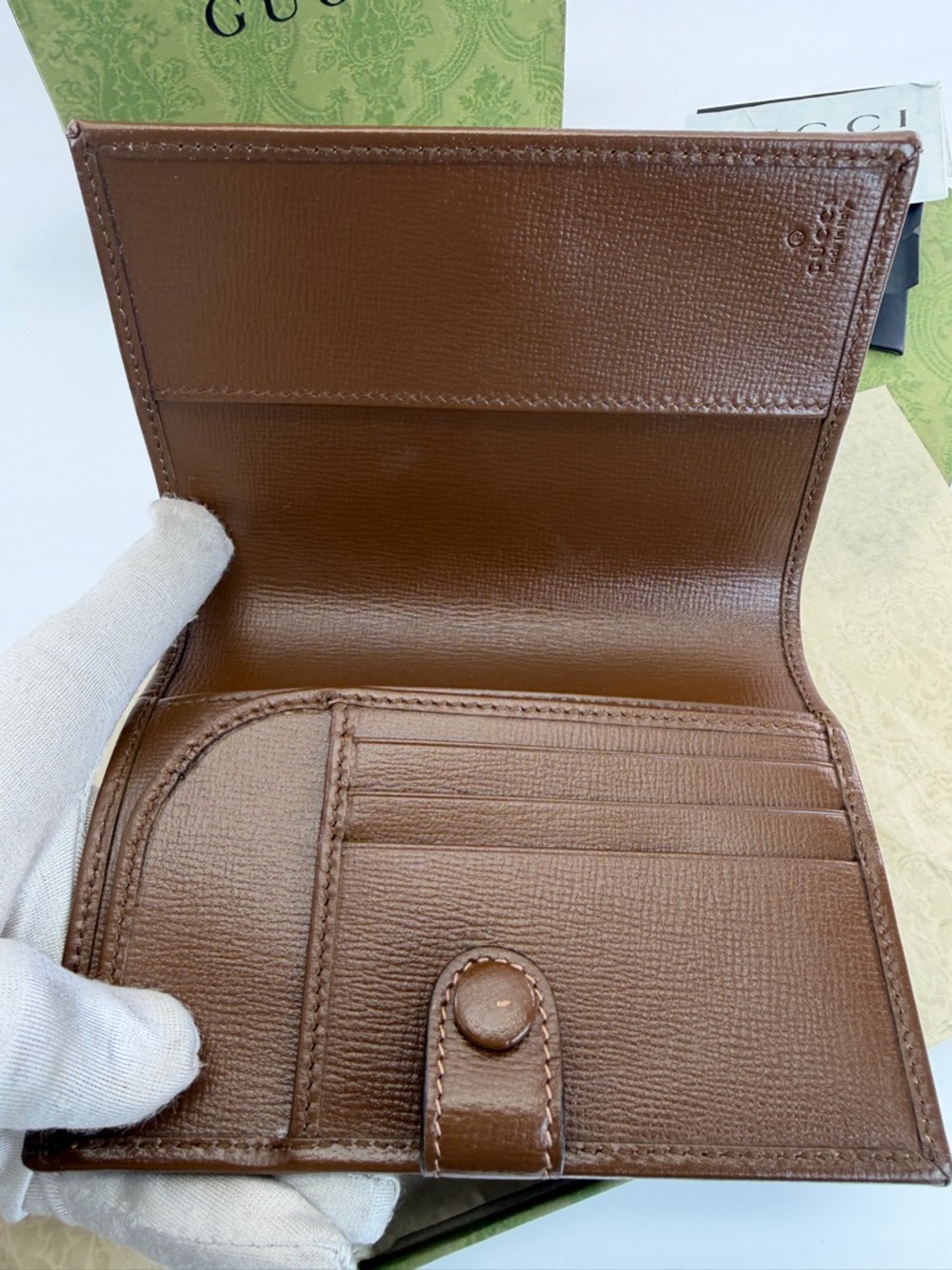 Gucci Interlocking GG Monogram Supreme Passport Card Wallet Organizer - Picture 6 of 10